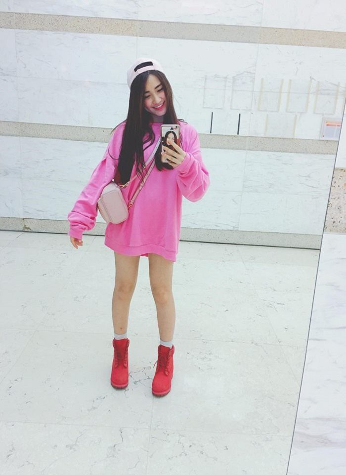 Không chỉ mặc đẹp hơn, nữ ca sĩ còn biến hóa đa dạng với nhiều style trẻ trung, cá tính.