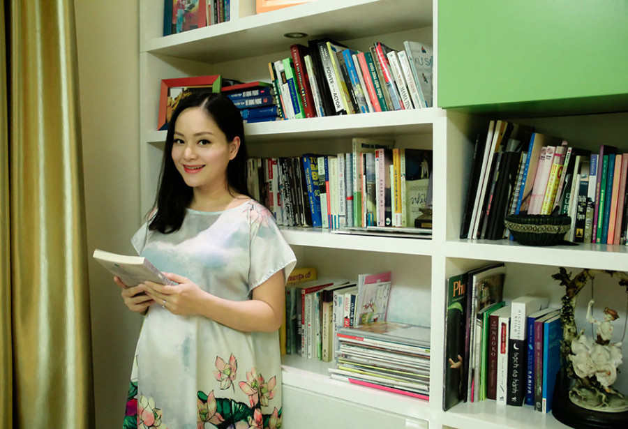 Lan Phương thích sưu tầm các món đồ nhỏ mỗi khi du lịch nước ngoài. Vì thế phía ngoài chiếc tủ lạnh cô gắn những tấm hình được chụp ở 20 quốc gia mà nữ diễn viên từng đặt chân tới.