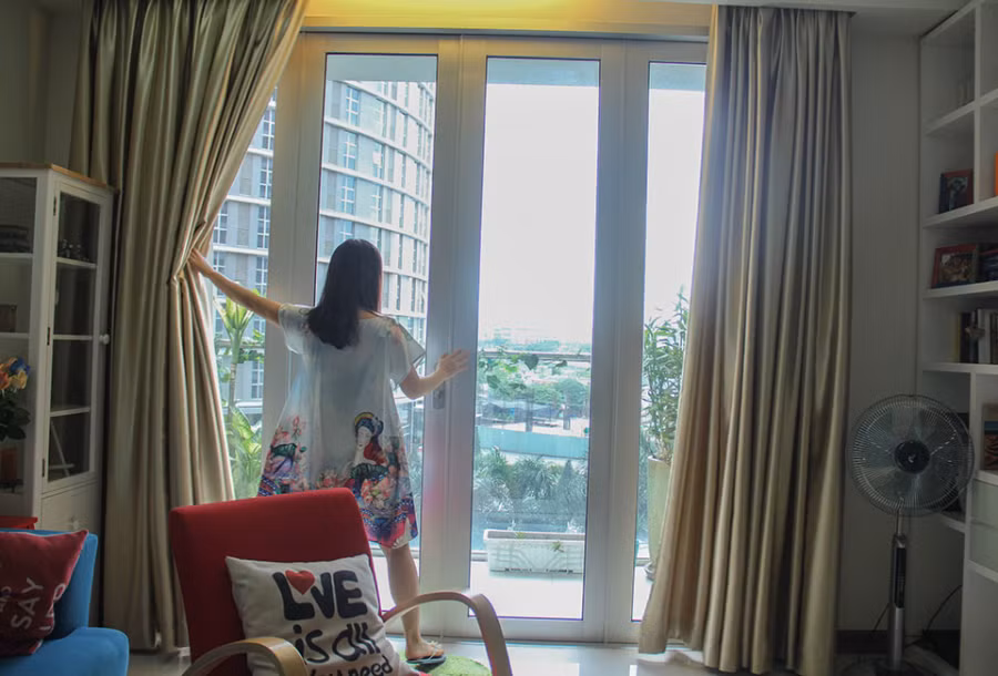 Không gian phòng ngủ giúp Lan Phương có thể thỏa thích nhìn ngắm ra bên ngoài.