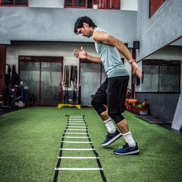 Ngay cả khi đang thi đấu AFF Cup, anh vẫn dành thời gian đi tập để nhanh chóng hồi phục thể lực.