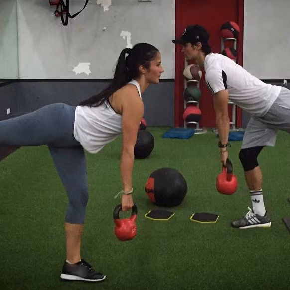 Cả hai thường giúp đỡ nhau trong việc tập luyện, cùng nhau đi bơi, chạy bộ, đạp xe, leo núi, tập trong phòng gym...