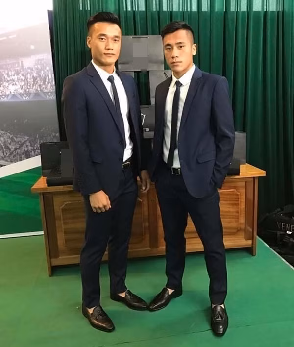 Bùi Tiến Dũng - Bùi Tiến Dụng đọ độ lịch lãm khi diện vest. Ảnh: Thegioitre.