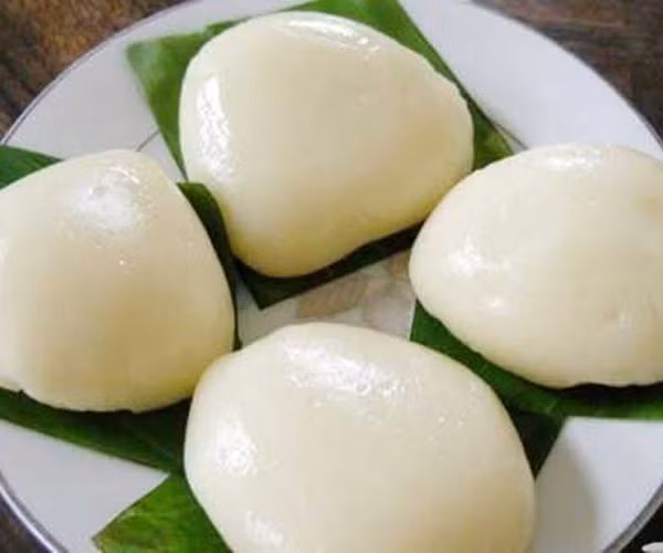 Bánh dày có thể để được rất lâu, nhất là khi thời tiết chuyển lạnh đầu xuân. Bánh dày này có thể ăn cùng với chả, giò, hay chỉ nướng trên than hồng hoặc chấm với chút mật ong rừng đều mang vị khó quên. Ảnh: Đặc Sản Nam Việt.