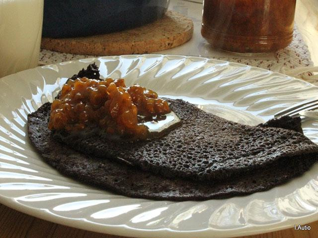 Thông thường máu được sử dụng trong công thức chế biến là máu lợn. Tuy nhiên, đôi khi ở một số vùng miền, người ta thường sử dụng tiết bò, dê và cừu,…