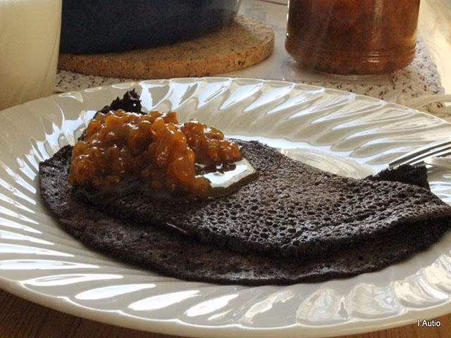 Thông thường máu được sử dụng trong công thức chế biến là máu lợn. Tuy nhiên, đôi khi ở một số vùng miền, người ta thường sử dụng tiết bò, dê và cừu,…