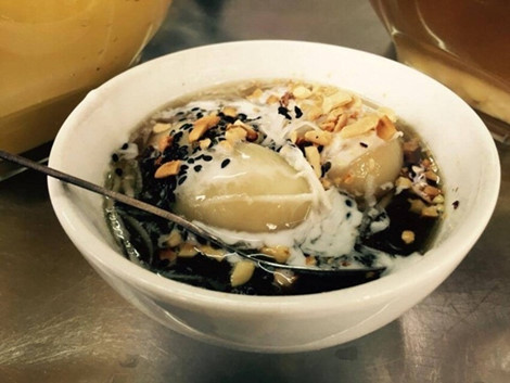 Chè trôi nóng: Mùa đông đến, bánh trôi tàu nóng hổi luôn là món được nhiều người yêu thích, chỉ cần nghĩ đến thôi cũng khiến người ta nóng người. Ảnh: Du lịch văn hóa.