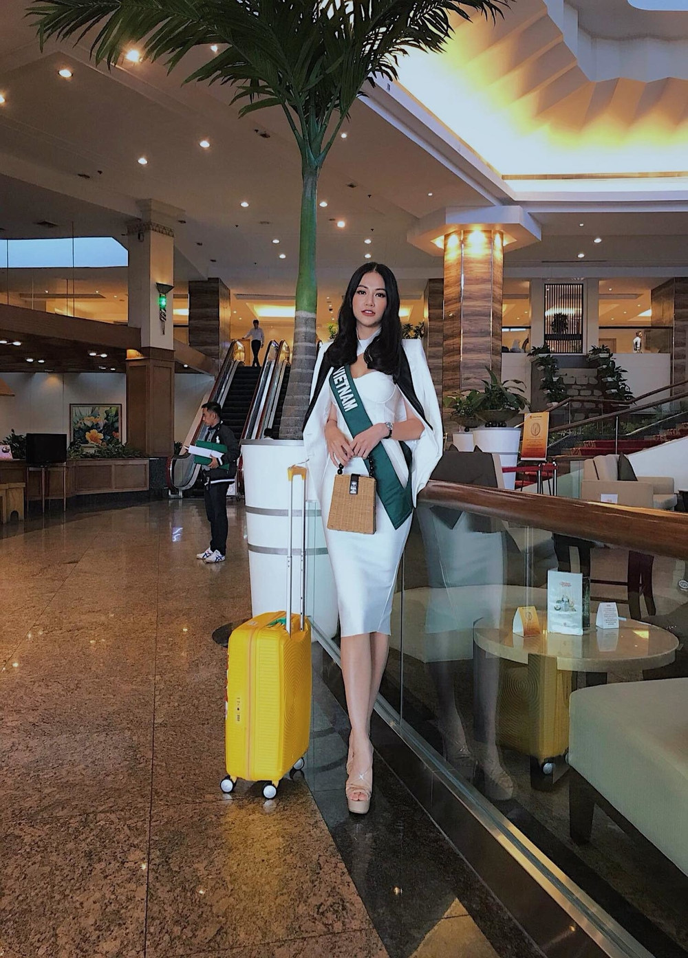 Phong cách thời trang đời thường của tân hoa hậu trái đất Phương Khánh không thể thiếu các yếu tố trẻ trung, hợp trend và tôn vẻ đẹp hình thể.