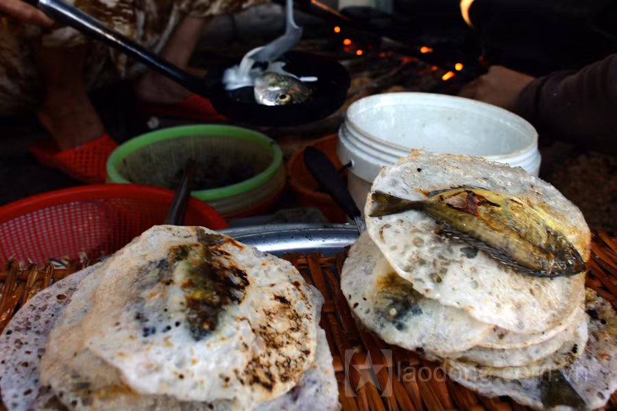 Món ngon dân dã này là đặc sản nổi tiếng khắp vùng níu chân không ít du khách về với vùng đầm phá Tam Giang. Ảnh: Lao động.