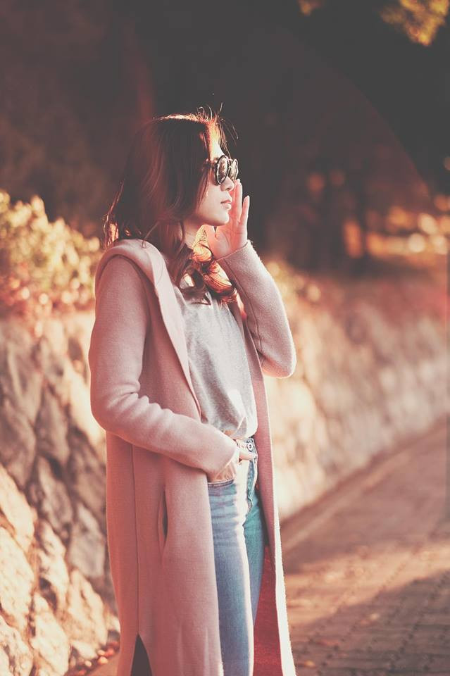 Phong cách thời trang đường phố của Mỹ Tâm cũng rất sang chảnh và hiện đại.