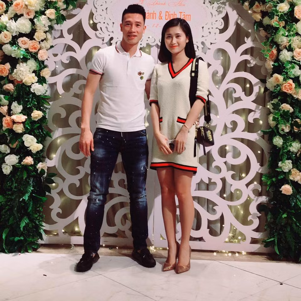 Thùy Dương diện trang phục "ton-sur-ton" với bạn trai.