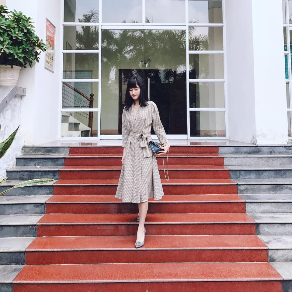 Thùy Dương chọn kiểu váy dài sang chảnh khoe lợi thế chiều cao.