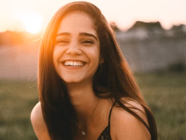 Rau bina: Các thành phần tự nhiên trong rau bina có thể thúc đẩy tâm trạng của bạn bởi loại rau lá xanh này rất giàu hàm lượng sắt có thể cải thiện lưu lượng máu đến não, giúp cải thiện tâm trạng của bạn.