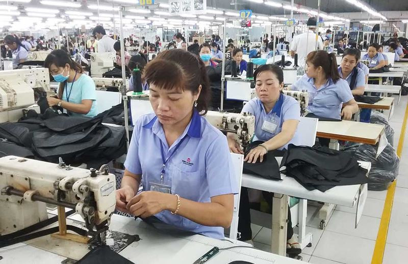 Quy dinh moi ve tien luong, BHYT moi co hieu luc: Van nguoi huong loi