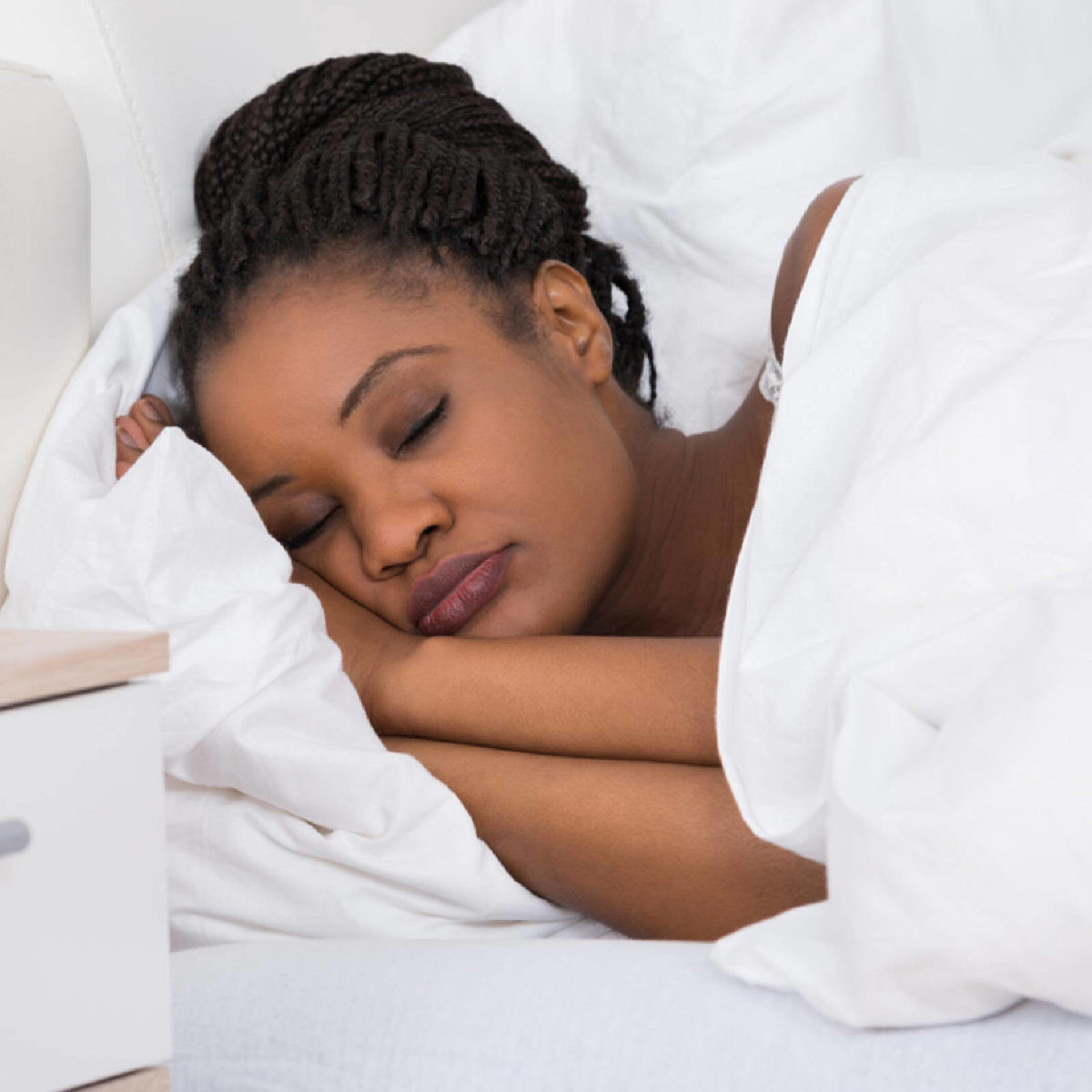 Ngủ đủ: Việc ngủ ít hơn 7-9 giờ có thể làm cho cơ thể bạn dễ bị bệnh hơn. Ngủ là một phần quan trọng của sức khỏe tổng thể và giấc ngủ không đủ chất lượng có thể làm tăng nguy cơ nhiễm cúm.