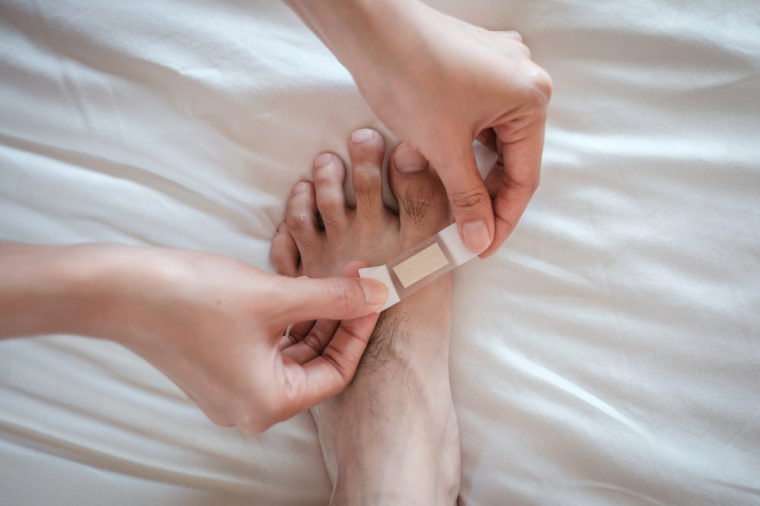 Thiếu máu: Rối loạn máu phổ biến này được xác định bởi sự suy giảm trong các tế bào máu đỏ. Một số nghiên cứu đã tìm thấy mối liên hệ giữa thiếu máu và tăng nguy cơ mất trí nhớ ở người lớn tuổi. Thiếu máu có thể dẫn đến loại tổn thương được thấy ở những người mắc bệnh Alzheimer.