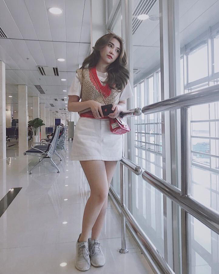 Cô thường xuyên diện những bộ đồ gợi cảm khoe lợi thế hình thể.