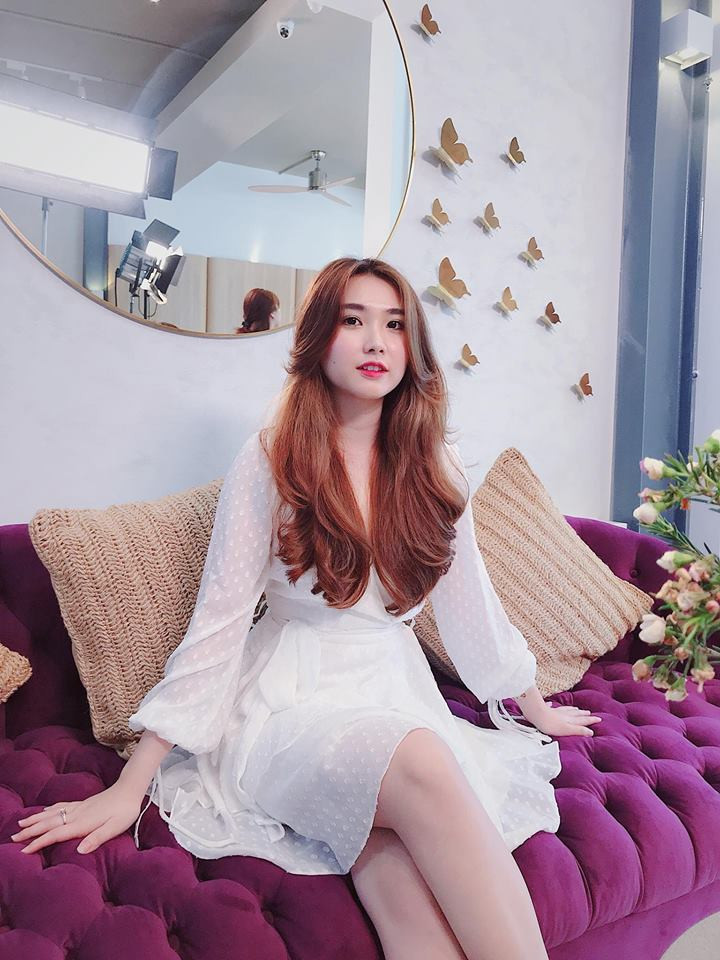 Thanh Mèo dịu dàng và nữ tính trong chiếc váy trắng tinh khôi.