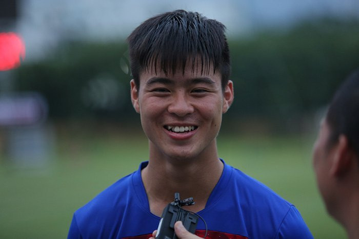 Bà Lê Thị Lan, mẹ cầu thủ Duy Mạnh cho biết, con trai bà rất thích ăn món sườn xào chua ngọt và canh cá nấu chua. Mỗi khi con trai về nhà, bà đều nấu hai món mà con yêu thích.