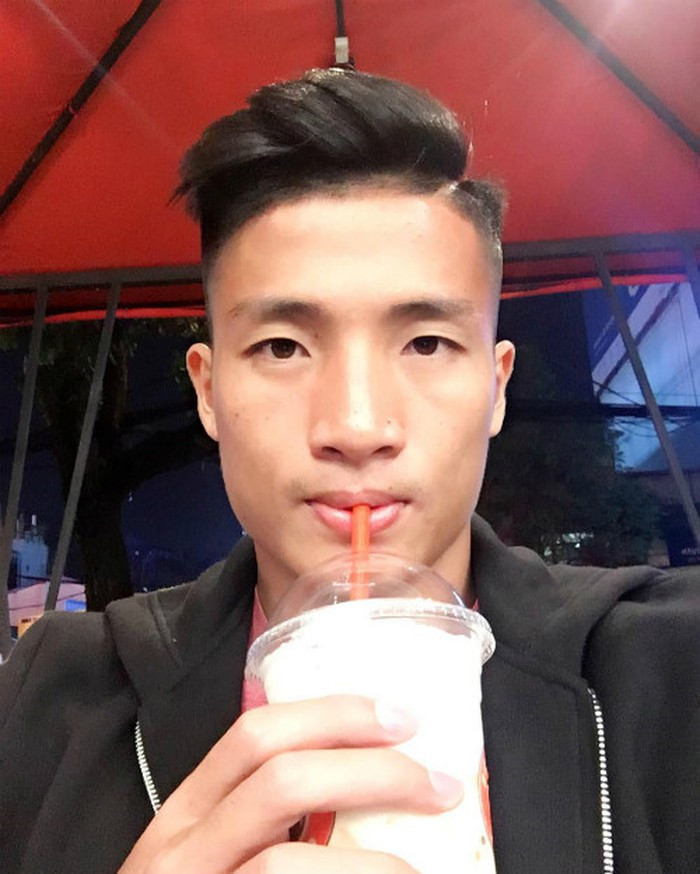 Trung vệ Bùi Tiến Dũng có sở thích ăn uống khá bình dân với món khoái khẩu là bún đậu mắm tôm.