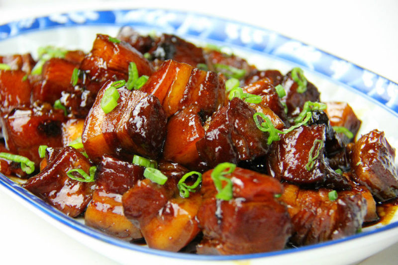 Còn mẹ thủ môn Bùi Tiến Dũng đã bật mí con trai rất thích món thịt kho tàu.