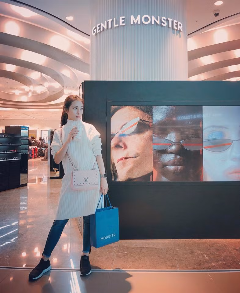 Để làm mới bản thân, Sara không thu hẹp mình trong một phong cách bất kì nào.