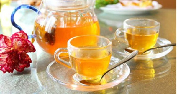 Trà yooja (trà citron) có nguồn gốc ở Hàn Quốc nhưng từ lâu đã trở thành một thành phần phổ biến trên các thực đơn của nhiều nhà hàng ở Mỹ. Được làm từ nhiều loại trái cây khác nhau, trà yooja có hương vị chua cay gần giống như hương của vỏ quýt. Một số nơi chế biến trà yooja từ mận xanh Hàn Quốc cùng với mật ong và đường tạo nên những hương vị khác nhau không kém phần hấp dẫn.