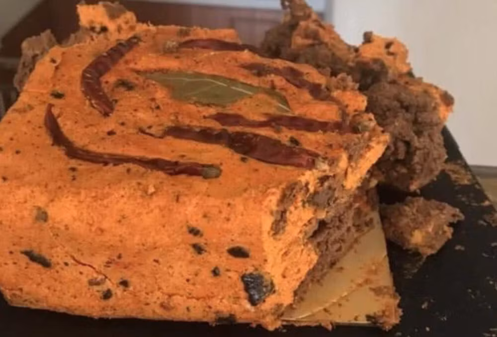 Hiện "mốt" bánh kem vị lẩu đang rất được ưa chuộng tại Trung Quốc và được bán thông qua nhiều cửa hàng online. Giá của chiếc bánh kem độc đáo này dao động khoảng từ 700.000 đến 1 triệu đồng (tiền VNĐ).