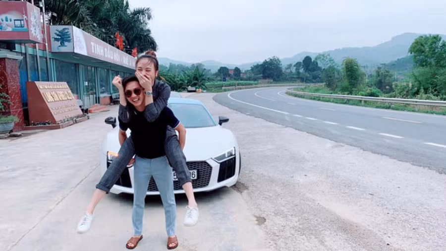 Hinh anh dau tien cua Cuong Do La trong chuyen ve que nha Dam Thu Trang