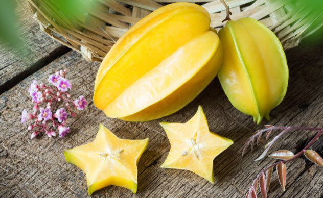 Quả khế chứa một loại độc tố nghiêm trọng có khả năng phá hoại hệ thống thận. Những người thận khỏe thường có thể dễ dàng lọc bỏ độc tố. Khế đặc biệt nguy hiểm đối với những người không biết rằng họ đang ở giai đoạn sớm của chứng suy thận.