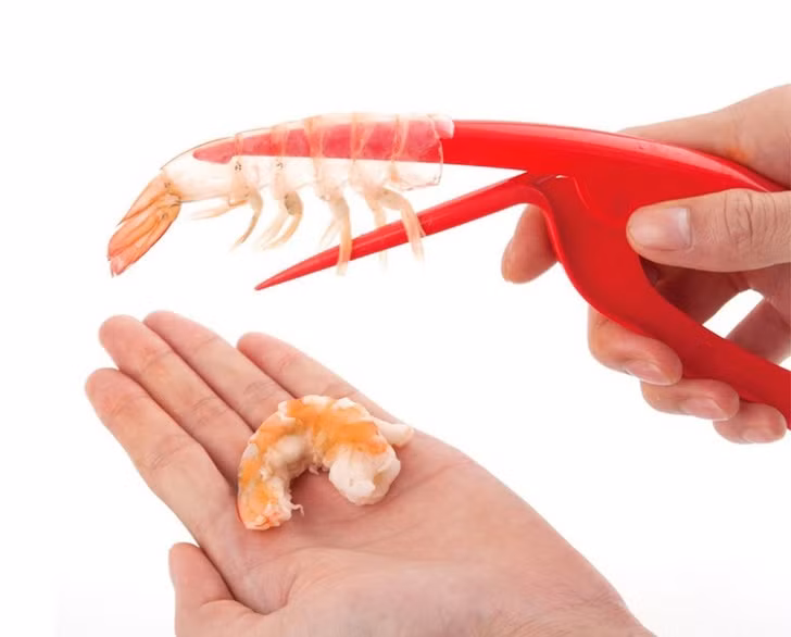 Dụng cụ bóc tôm tiện lợi.