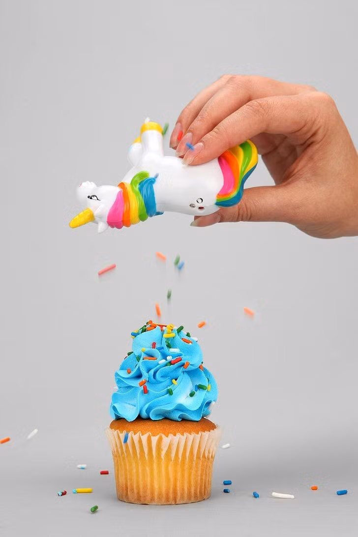 Dụng cụ rắc socola cho các thợ làm bánh.