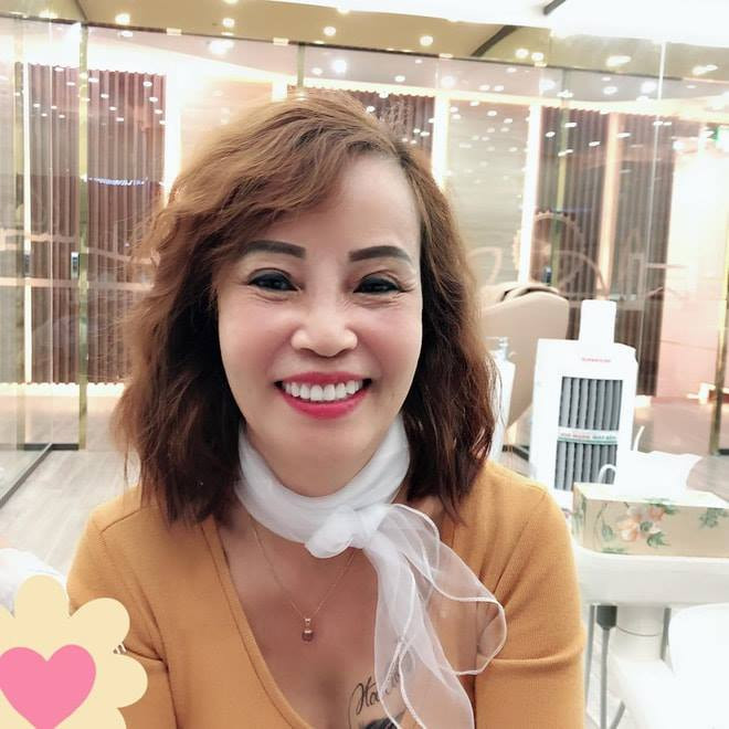 Sau đợt trùng tu nhan sắc, chị Sao hiện tại sở hữu làn da mịn màng căng bóng. Làn da khác xa trước đó khiến chị trẻ ra hàng chục tuổi.