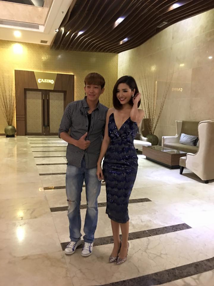 Gần đây, khi đã chán phong cách bánh bèo, cô gây ấn tượng với gu thời trang quyến rũ, gợi cảm hơn nhiều.