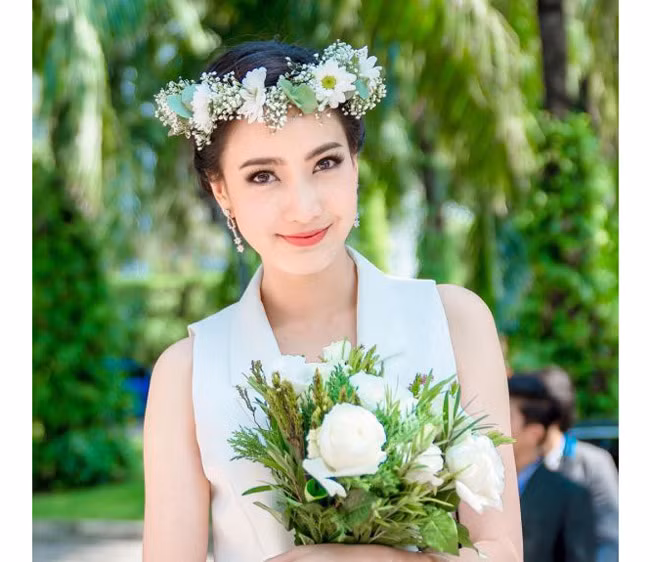 Cụ thể về chăm sóc da, phụ nữ Thái thường sử dụng bột me để tẩy da chết. Quả me chứa axit alpha - hydroxyl (AHAs), có tác dụng làm mờ các vết thâm, nám.