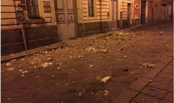 Italy: Dong dat lam rung chuyen dao Sicily, hang chuc nguoi bi thuong