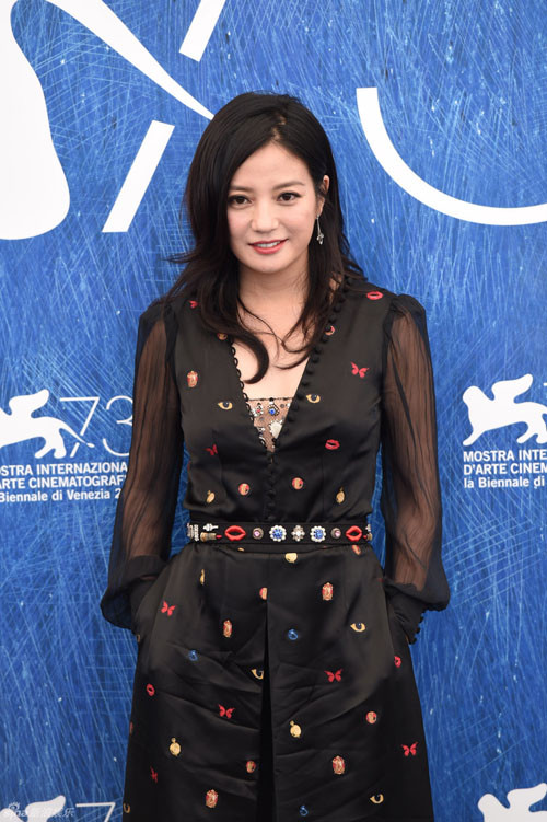 Trang phục nhàu nhĩ cũng là điểm khiến mỹ nhân hoa ngữ mất điểm trong mắt công chúng.