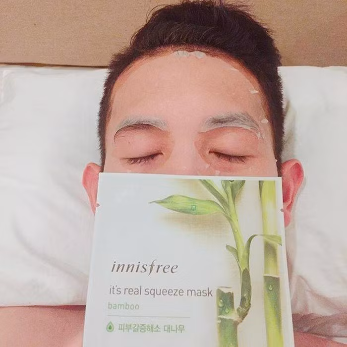 Anh còn đăng ảnh giới thiệu loại mặt nạ thường xuyên sử dụng.