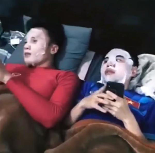 Các cầu thủ U23 Việt Nam khá chịu khó chăm sóc nhan sắc. Ảnh: Internet.