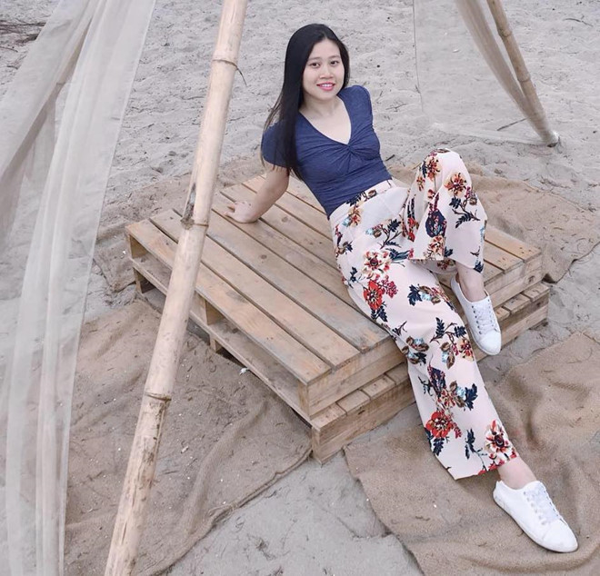 Nhờ có làn da trắng và vóc dáng lý tưởng nên Quỳnh Anh vẫn nổi bật dù mặc khá đơn giản.