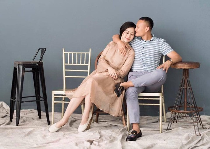 Trọng Hoàng và Quỳnh Anh hẹn hò từ nhiều năm nay. Quỳnh Anh xuất thân trong một gia đình trí thức. Cô đang làm việc trong ngành công an.