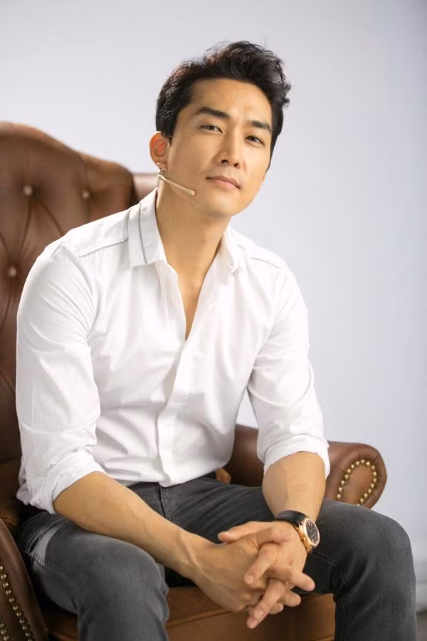 Được biết, trong chuyến đi tới Việt Nam lần này, nam diễn viên sẽ dừng chân tại Đà Nẵng để thực hiện bộ ảnh thời trang.