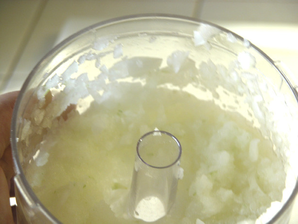 Chữa nhiễm trùng tai: Một báo cáo đến từ Đại học Cambridge Press đã đánh giá rất cao về khả năng của nước ép hành tây trong việc điều trị nhiễm trùng tai và đau tai. Tuy nhiên, bạn nên hỏi ý kiến bác sĩ trước khi sử dụng nước ép hành tây chữa nhiễm trùng tai.