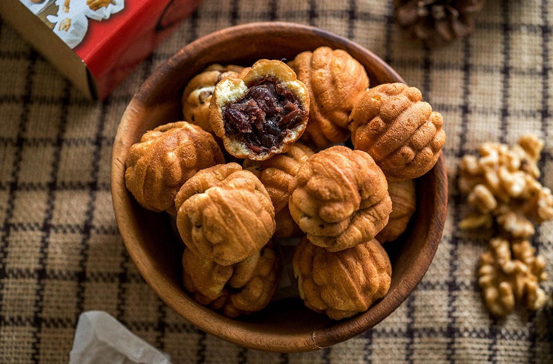 Quả óc chó: Óc chó là thứ quả được dùng quanh năm, đặc biệt vào mùa thu, thời điểm thu hoạch. Món bánh óc chó sẽ làm ấm bụng và cung cấp dinh dưỡng cho bạn trong những ngày đông lạnh.