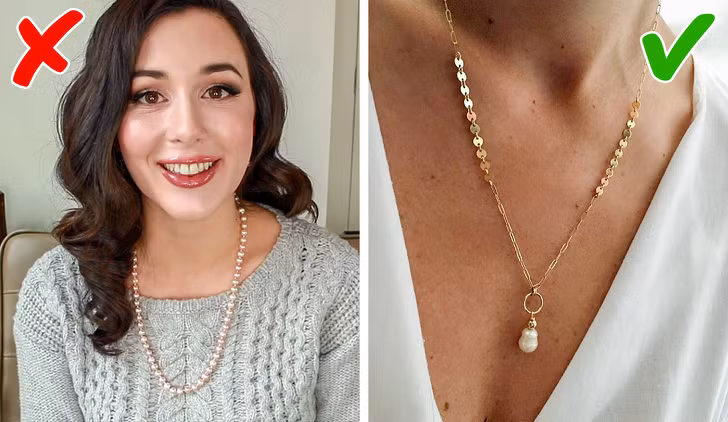 Ngọc trai: Chiếc vòng chuỗi ngọc trai và một sợi dây chuyền mặt ngọc trai đều mang đến vẻ sang trọng tuy nhiên mỗi mẫu lại phù hợp với từng độ tuổi. Hãy chọn vòng ngọc trai cho mẹ và chiếc dây chuyền cho bản thân