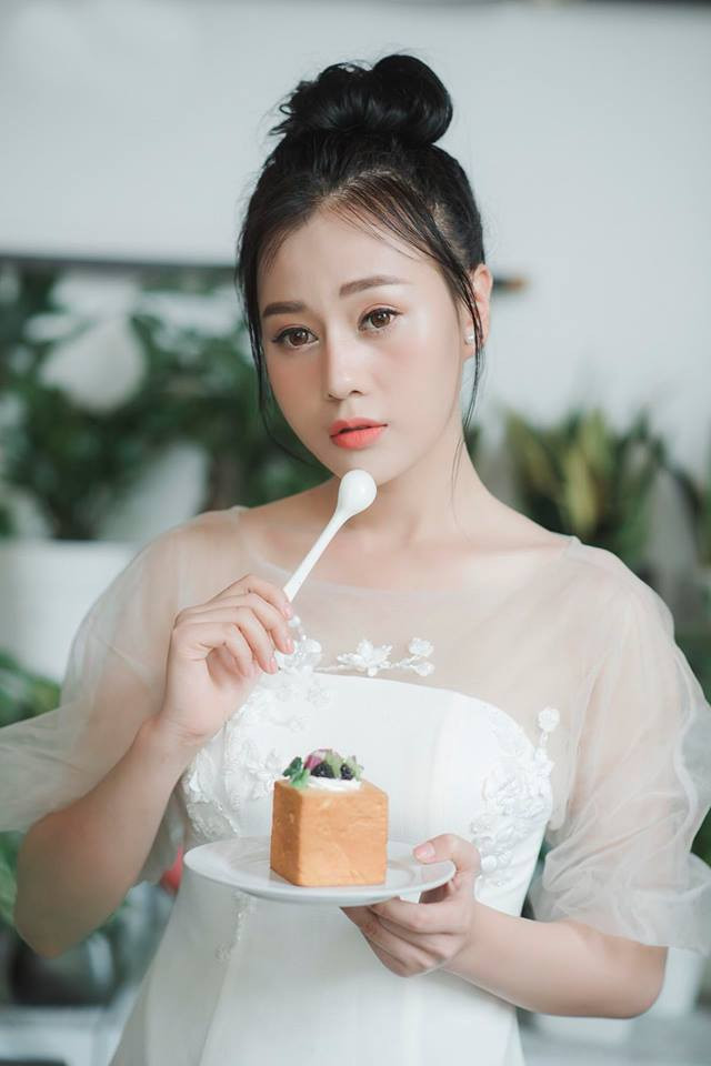 Khuôn mặt của nữ diễn viên 29 tuổi khi chưa sang Hàn Quốc chỉnh sửa. Ảnh: FB, internet.