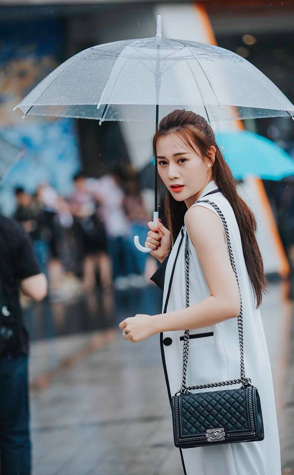 Đây cũng không phải lần đầu Phương Oanh chỉnh sửa nhan sắc. Trước đó, cô cũng từng đụng dao kéo tới chiếc mũi của mình.