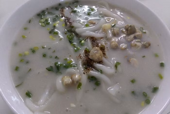 Món ăn tuy dân dã, quen thuộc và dễ chế biến nhưng chỉ ở Bến Tre mới bật lên được cái hồn cốt thơm ngon bởi đây là quê hương của xứ dừa.