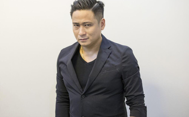 Minh Tiệp vào vai ông trùm Vũ mặt sắt ở phim "Quỳnh búp bê" khiến khán giả thích thú. Trong phim mặt lạnh, bí ẩn là vậy, ngoài đời, anh lại gây ấn tượng bởi sự thân thiện và gu thời trang lịch lãm, giản dị. 