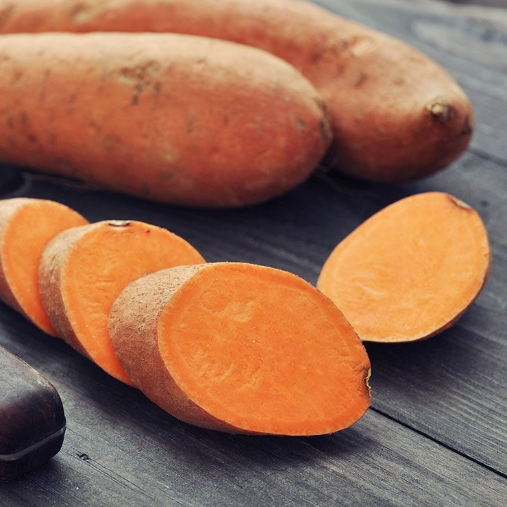 Khoai lang, khoai tây: Một củ khoai lang nướng chứa 542mg kali (12% nhu cầu mỗi ngày) trong khi khoai tây cung cấp tới 941mg kali. Cả 2 loại củ này rất tốt cho sức khỏe vì chúng còn cung cấp cho cơ thể hàm lượng vitamin A rất cao.