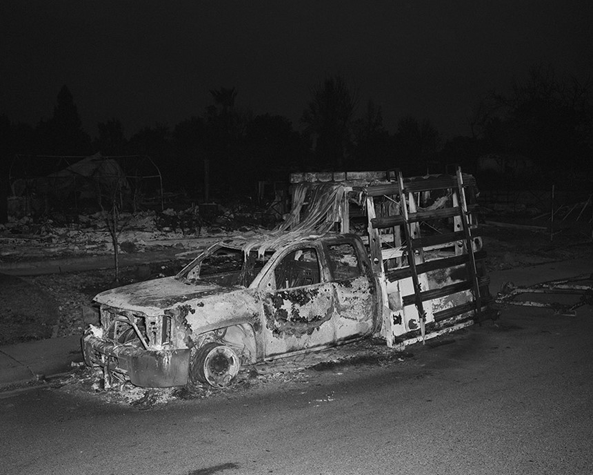 Mọi đồ đạc, vật dụng nếu không bốc cháy cũng bị nấu chảy: từ khung xe ôtô bằng thép tới động cơ nhôm đều bị hóa lỏng. Sức nóng dữ dội như trong nồi nung kim loại tạo ra những tia lửa bắn xa trước hàng trăm m. Các vụ cháy nhà thông thường vẫn để lại phần khung và có thể được tận dụng. Nhưng “lửa địa ngục” thì khác, nó phá hủy mọi thứ và không thể cản phá. Gần 50.000 cư dân đã buộc phải sơ tán. Hơn 1.600 ngôi nhà, cửa hiệu và nhiều công trình khác bị thiêu rụi. 